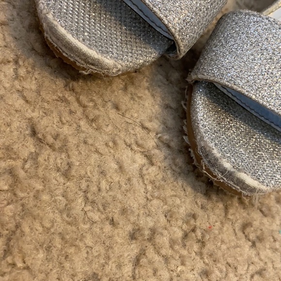 NINE WEST SILVER HEELS - Picture 4 of 4